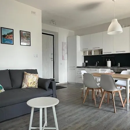 Апартаменты Sunset House Air Con Large Balcony, Unbeatable View And Peace Перледо